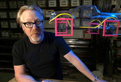 بدل الدواليب الدائرية ... سيارة تسير بعجلات مربعة الشكل