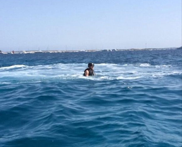 أندريه شيرلي الفائز بلقب كأس العالم مع ألمانيا يمشي على الماء