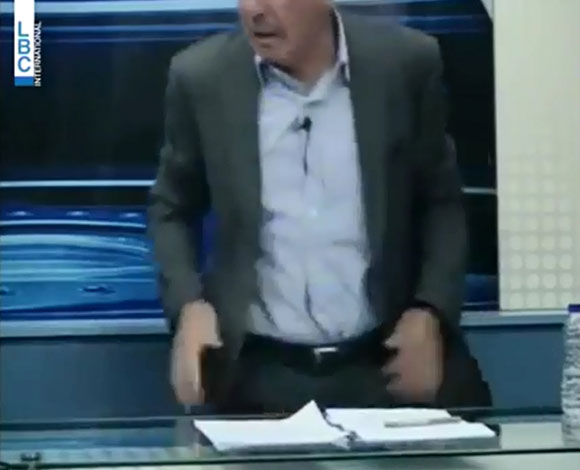 بالفيديو- تشابك بالأيدي مباشرة على الهواء