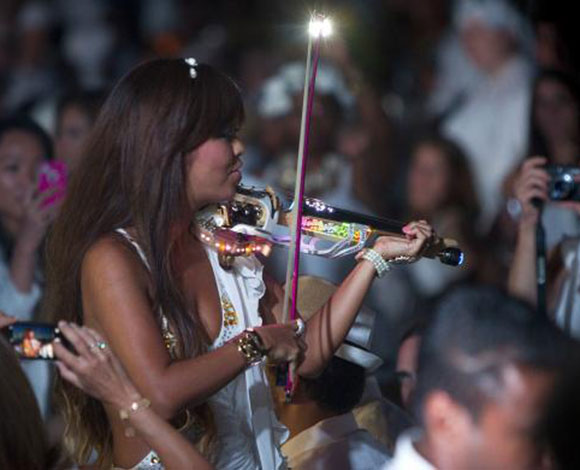 "Diner en Blanc" عشاء في الهواء الطلق في نيويورك باللباس الأبيض