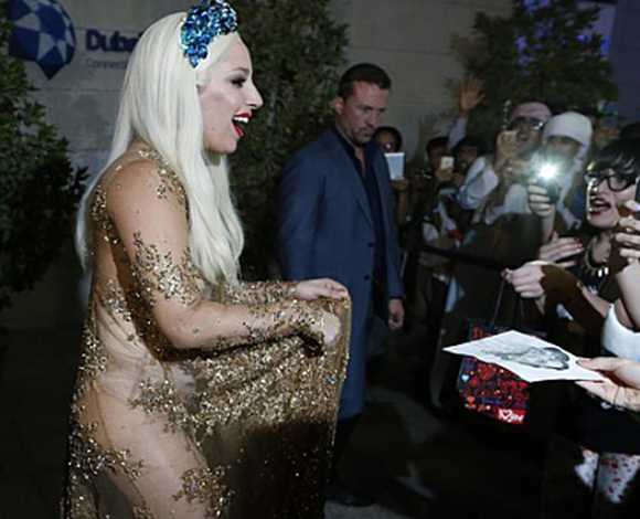 "Lady Gaga"  تصل الى دبي وحفل كبير مساء اليوم