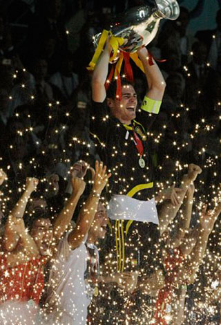 15 عاماً لكاسياس على أول مشاركة له مع ريال مدريد
