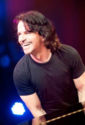 ياني يعود الى دبي ويعد بحفلين استثنائيين