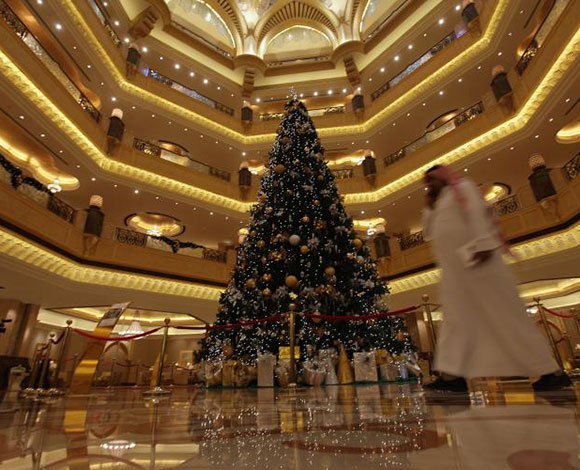 "برج العرب" قد يدخل "جينيس": شجرة الكريستماس الأغلى في العالم بـ 11 مليون دولار