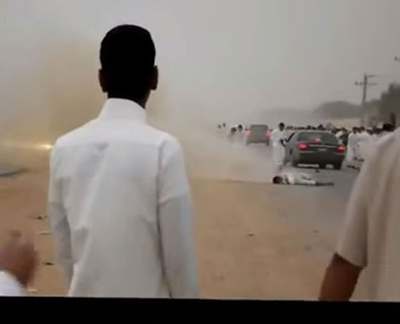 تفحيط كابرس عنيف يصطدم بأحد المتجمهرين “صغار السن”