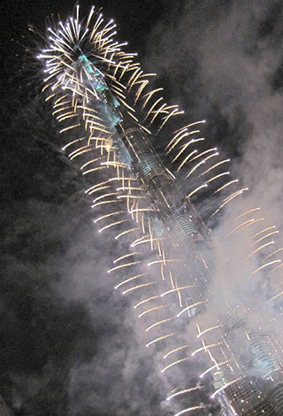 بث احتفالات رأس السنة من برج خليفة في دبي على اليوتيوب