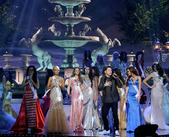 أجمل نساء العالم تفوز بلقب ملكة جمال الكون ... الكولومبية بولينا فيغا