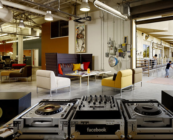 تعرف الى ابرز رواتب الموظفين العاملين في فيس بوك