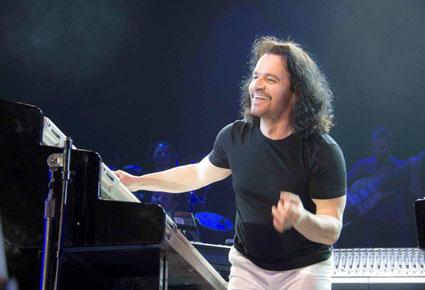 ياني يخطف الجمهور إلى عالم من دون حدود في دبي