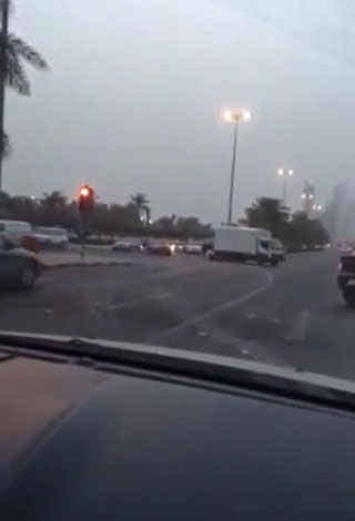 بالفيديو- عندما تمطر السماء مالاً في الكويت