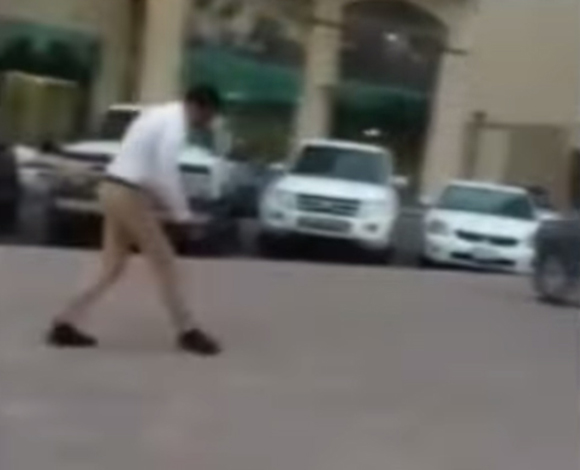 بالفيديو: السماء تمطر أموالاً في دبي!