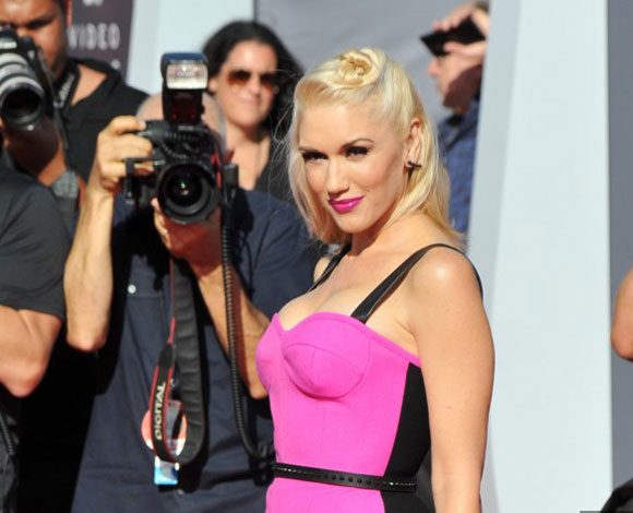 10 نجوم استطاعوا تحدي آثار الزمن وما يزالون محتفظين بشبابهم