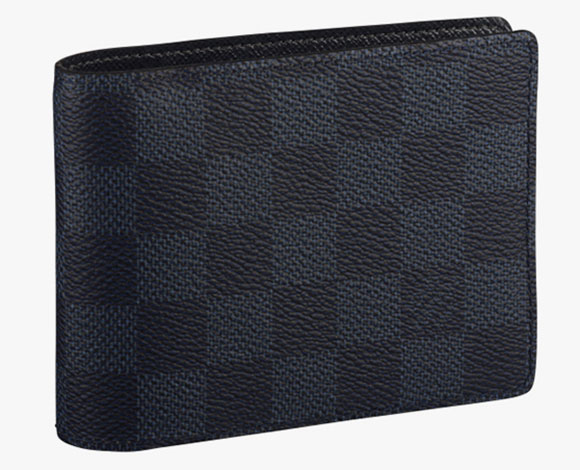 الرجولة والأناقة عنوان تشكيلة Damier Cobalt من "لويس فويتن"