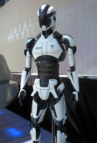 هل تستبدل دبي رجال الشرطة برجال آليين؟