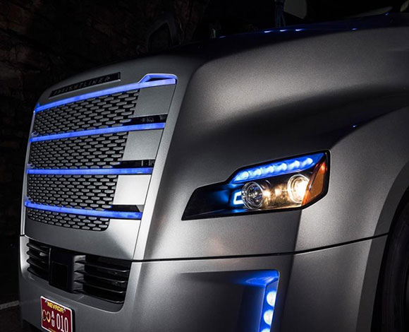 الشاحنات الذاتية القيادية تعود مع Freightliner Inspiration Truck