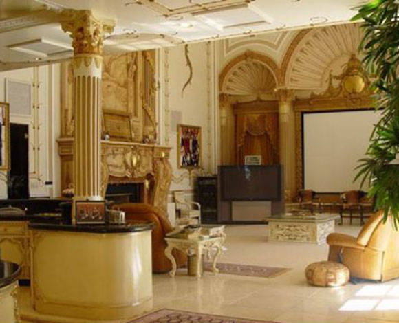 بالفيديو والصور- منزل شاروخان... أناقة ورقي وسحر
