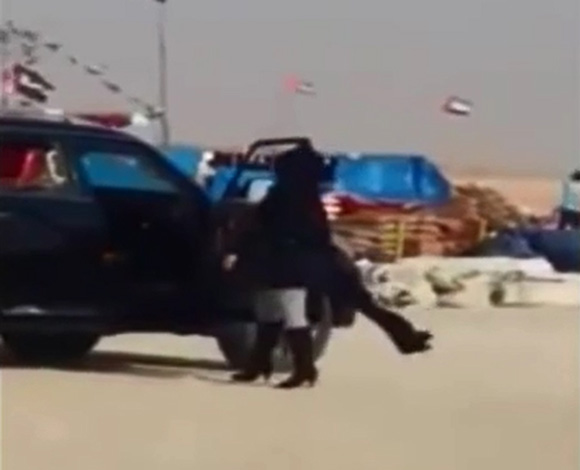 بالفيديو: فتاة خليجية ترقص في منتصف الطريق العام