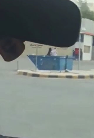بالفيديو- سعودي يجبر فتاة على ركوب سيارته