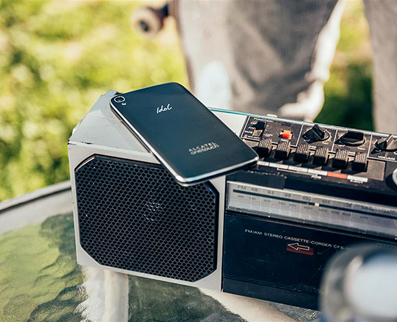 هاتف IDOL 3 الحائز عدة جوائز يقدم تقنية على أحدث مستوى