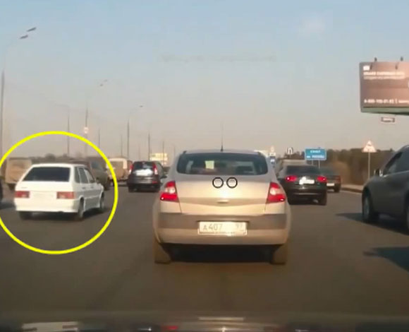 شاهد بالفيديو انفجار سيارة رجل سعودي