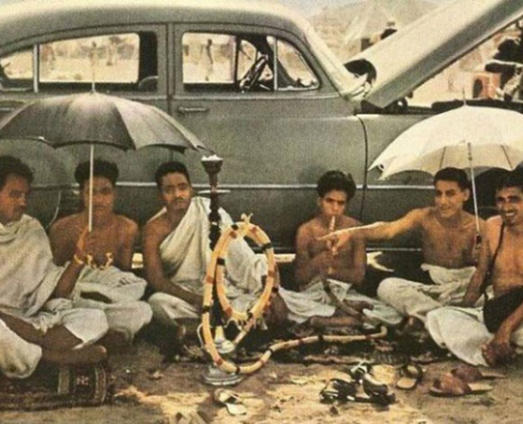 صور نادرة لأداء المسلمين مناسك الحج عام 1953