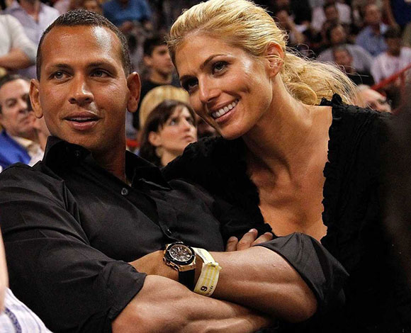 كيف ينفق النجم أليكس رودريغيز ثروته الضخمة؟