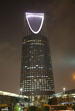 بالفيديو – هذا ما فعله سعودي من أعلى "برج المملكة"!