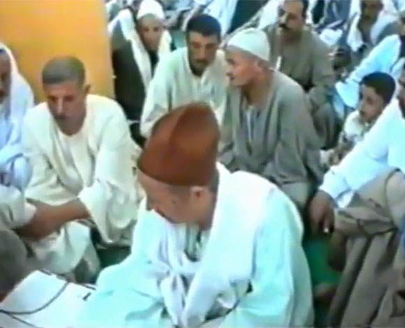 بالفيديو-  مأذون يموت أثناء إشهار زواج