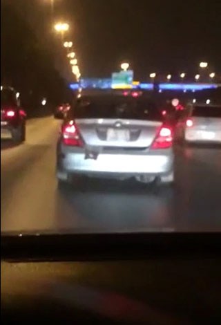 بالفيديو: فضيحة على طرقات الرياض