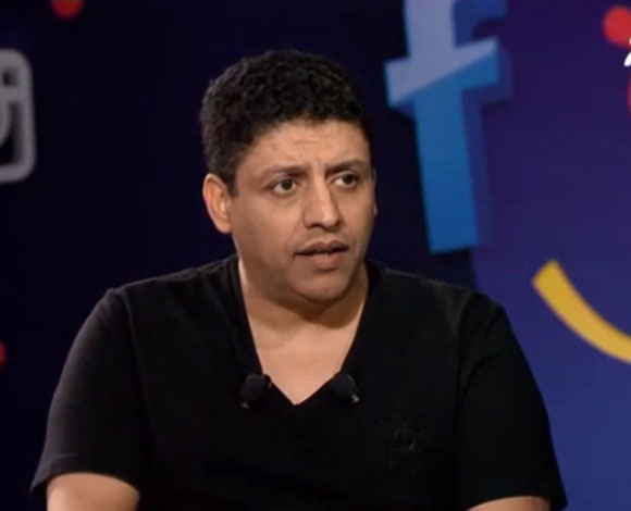 بالفيديو- ممثل سعودي يتعرض لموقع محرج على الهواء