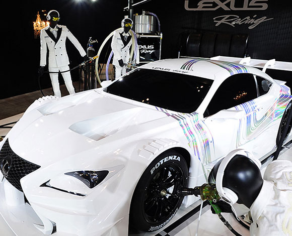 "لكزس" تكشف عن سيارة السباقات الجديدة RC F GT500