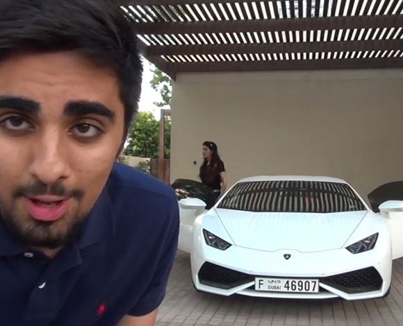 بالفيديو- إماراتي يقوم بمقلب بسيارة شقيقته