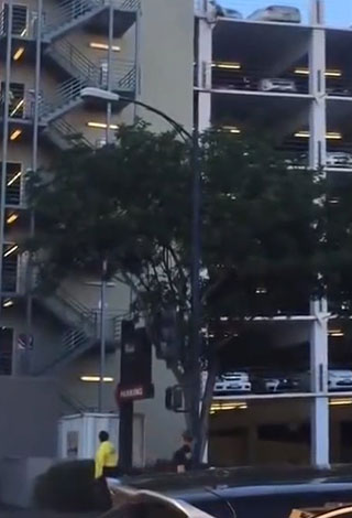 بالفيديو- سقوط شاب من الطابق السادس