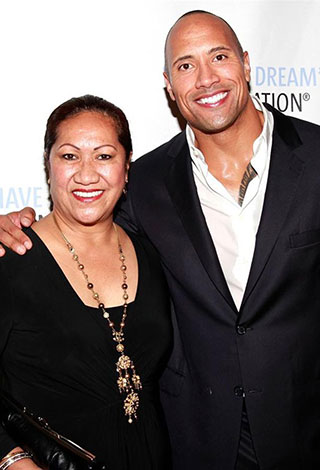 أبرز النجوم الذين فاجأوا والديهم بمجموعة هدايا مميزة