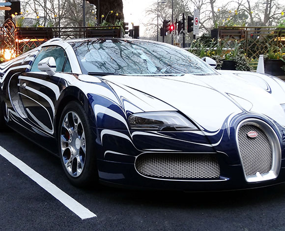 بالفيديو: تعرف على السعودي الذي يملك أندر سيارة في العالم