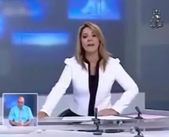 بالفيديو- بكاء مذيعة أخبار على الهواء