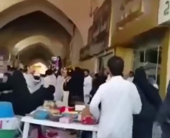 بالفيديو- شجار بين خليجيات في سوق سعودي