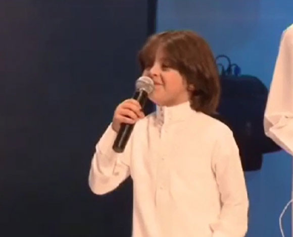 بالفيديو.. سعودي يحرج والده أمام جمهور كبير