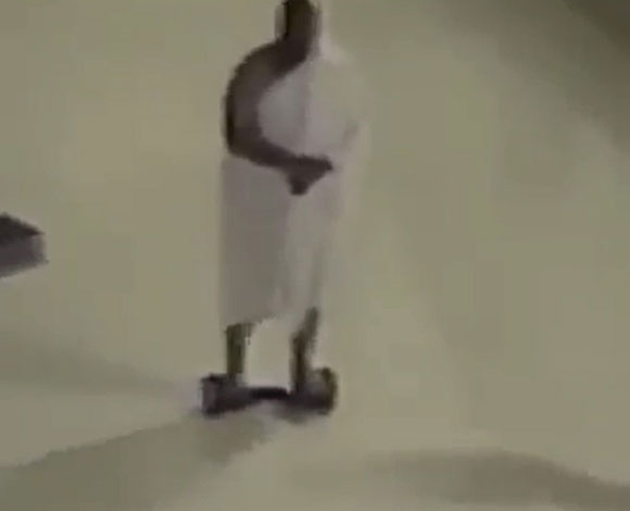 بالفيديو- سكوتر في المسجد الحرام