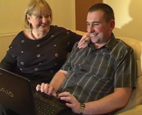 عرض صديقته للبيع على "إي باي" ... والمفاجأة إقبال عليها