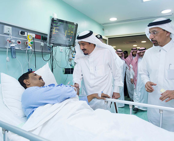 بالفيديو.. ملك السعودية يتفقد موقع حادث الحرم المكي