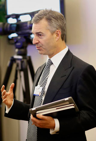 دانييل لويب يشتري 10 ملايين سهم من "بلاكبيري"