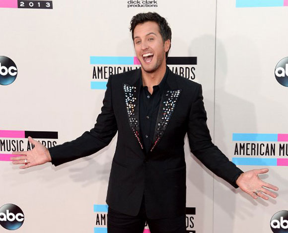 تخطت تايلور سويفت أديل لتصبح أعلى الفنانات أجرًا- وإليكم الفنانين الآخرين الأعلى أجرًا