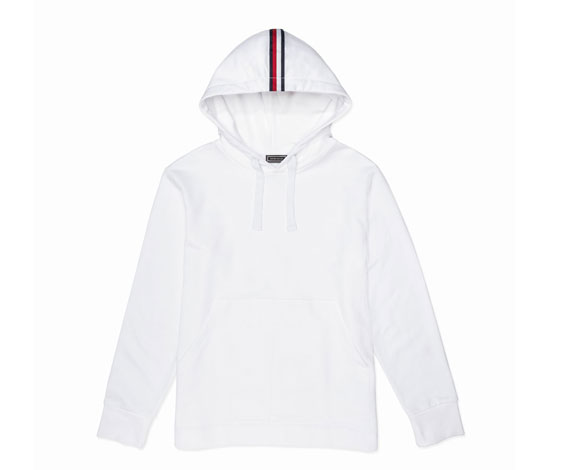 TOMMY HILFIGER تطرح مجموعة BEING BOLD الكبسولية محدودة الإصدار