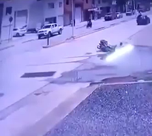 بالفيديو .. حادث سيارة غريب