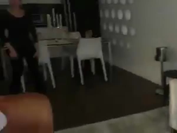 بالفيديو .. شاهد هذه الفيلا المنشأة وسط البحر
