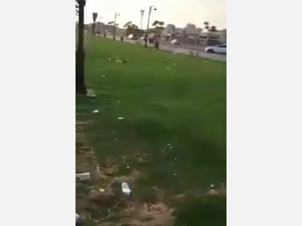 حديقة عامة بجدة تتحول إلى مكب نفايات بفعل زائريها .. فيديو