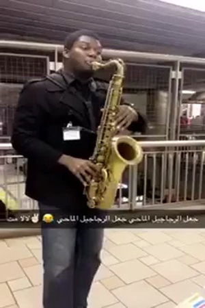 لماذا عزف موسيقي في أوروبا جعل الرياجيل للماحي .. فيديو