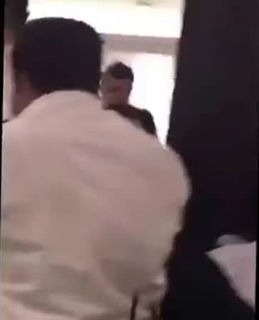 بالفيديو .. شجار عنيف أحد المراكز التجارية في لندن
