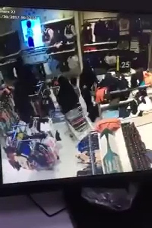 بالفيديو .. تسرق في نهار رمضان